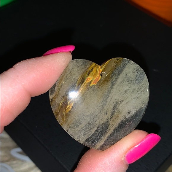 Natural stone heart 1.5” predrilled - Picture 1 of 3